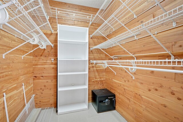 106 8th St, Lake Hamilton, FL 33851 - spacious closet featuring tile patterned floors