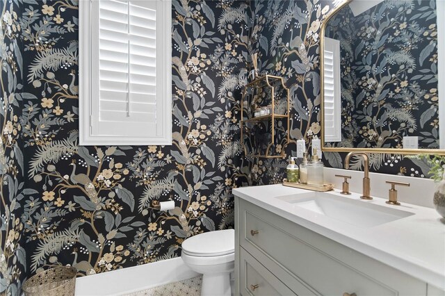 557 Lake Cove Pointe Cir, Winter Garden, FL 34787 - bathroom with wallpapered walls, toilet, and vanity