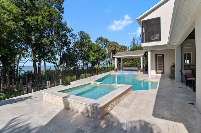 557 Lake Cove Pointe Cir, Winter Garden, FL 34787 - view of swimming pool featuring a patio area, a fenced backyard, and a pool with connected hot tub