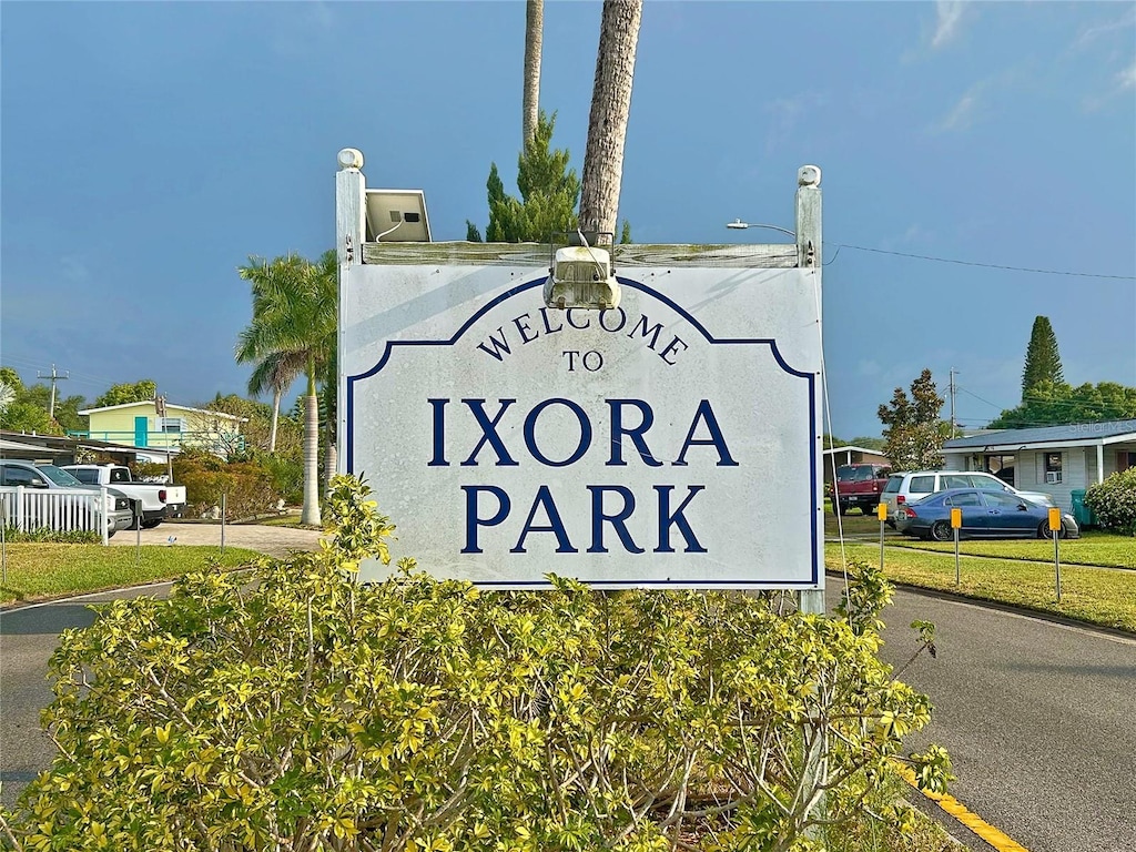 view of community / neighborhood sign