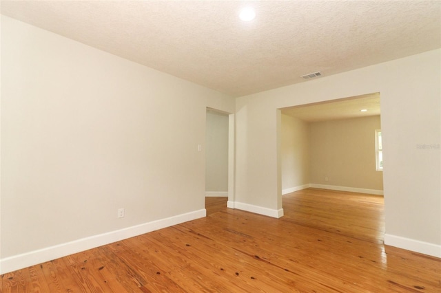 656 Lake Charm Dr, Oviedo, FL 32765 - unfurnished room featuring baseboards, light wood-type flooring, and recessed lighting