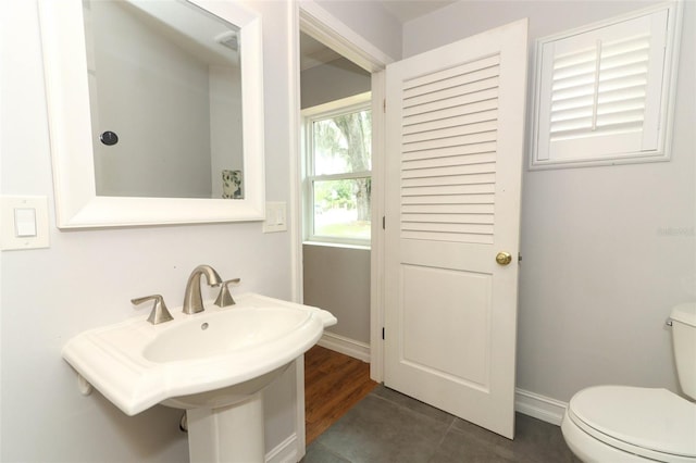 656 Lake Charm Dr, Oviedo, FL 32765 - bathroom with toilet, baseboards, a sink, and tile patterned floors