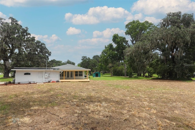 656 Lake Charm Dr, Oviedo, FL 32765 - view of grassy yard featuring a sunroom and view of wooded area