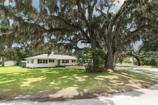 656 Lake Charm Dr, Oviedo, FL 32765 - single story home with a front yard