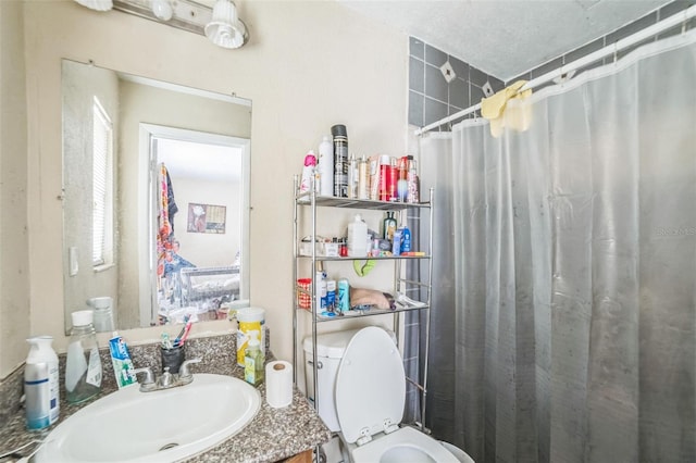 3711 Shady Grove Cir, Orlando, FL 32810 - bathroom with a shower with curtain, toilet, and vanity