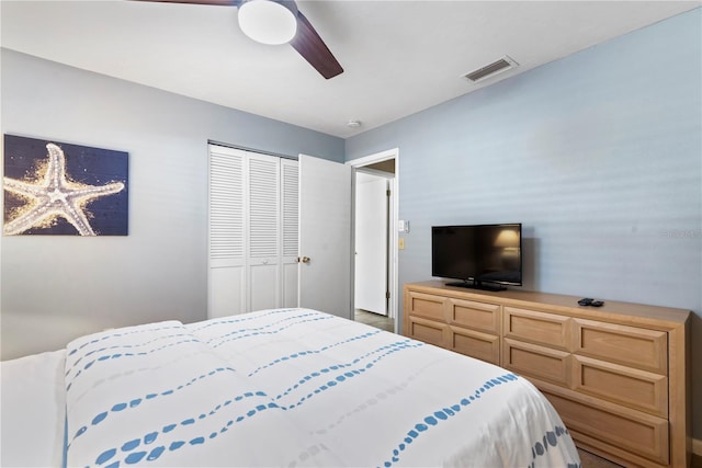 bedroom with a ceiling fan and a closet