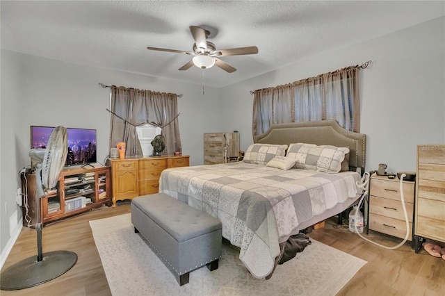 300 Hickory Ct, Apopka, FL 32712 - bedroom featuring light wood-style flooring, ceiling fan, and baseboards