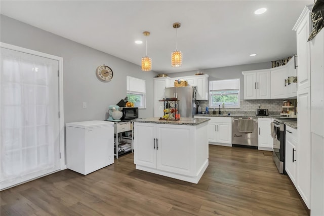 300 Hickory Ct, Apopka, FL 32712 - kitchen with stainless steel appliances, backsplash, a kitchen island, white cabinetry, and recessed lighting