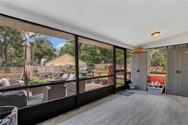 300 Hickory Ct, Apopka, FL 32712 - unfurnished sunroom featuring healthy amount of natural light and vaulted ceiling