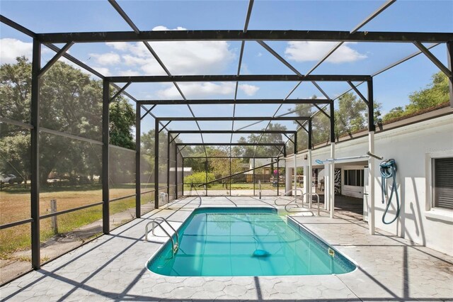949 Shadow Oaks Rd, Kissimmee, FL 34744 - swimming pool featuring a patio area and glass enclosure