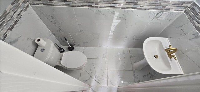 8612 Valley Ridge Ct, Orlando, FL 32818 - bathroom featuring toilet