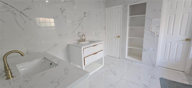 8612 Valley Ridge Ct, Orlando, FL 32818 - full bath featuring marble tiled flooring and vanity