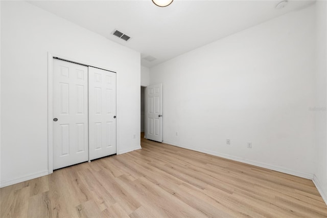 15862 Citrus Grove Loop, Winter Garden, FL 34787 - unfurnished bedroom featuring light wood-style floors, baseboards, and a closet