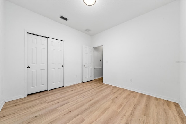 15862 Citrus Grove Loop, Winter Garden, FL 34787 - unfurnished bedroom featuring light wood-style flooring, baseboards, and a closet