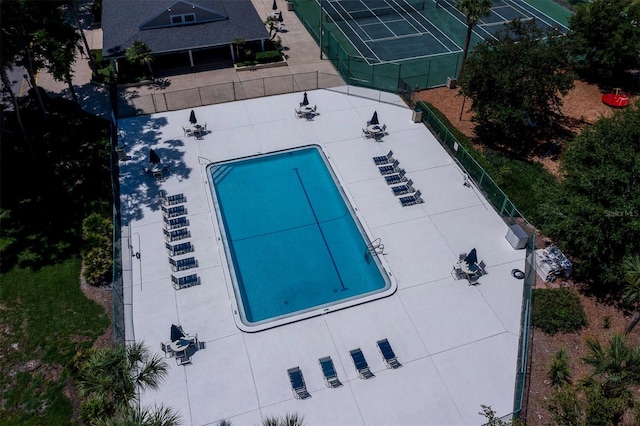 view of swimming pool