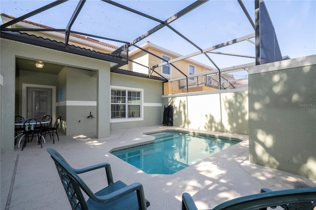 8919 Bismarck Palm Rd, Kissimmee, FL 34747 - outdoor pool with a patio area and glass enclosure