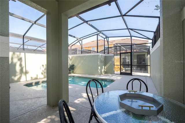 8919 Bismarck Palm Rd, Kissimmee, FL 34747 - outdoor pool featuring a patio, glass enclosure, and a jacuzzi