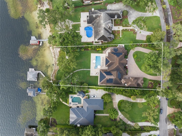 1455 Kelso Blvd, Windermere, FL 34786 - aerial view of property and surrounding area featuring a pool area, a nearby body of water, and property parcel outlined