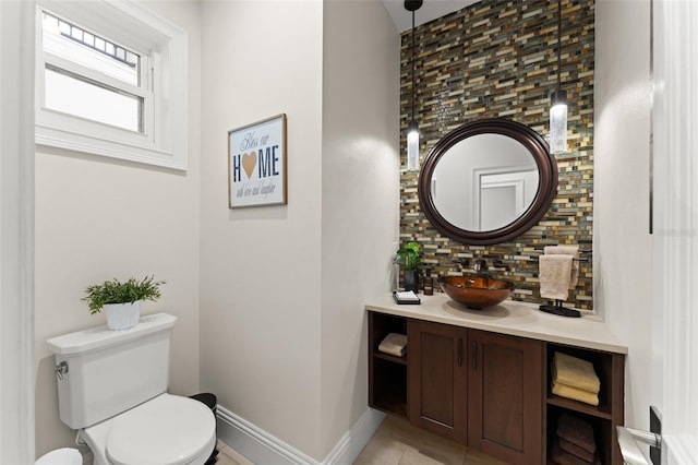 1455 Kelso Blvd, Windermere, FL 34786 - bathroom with toilet, tasteful backsplash, vanity, and baseboards