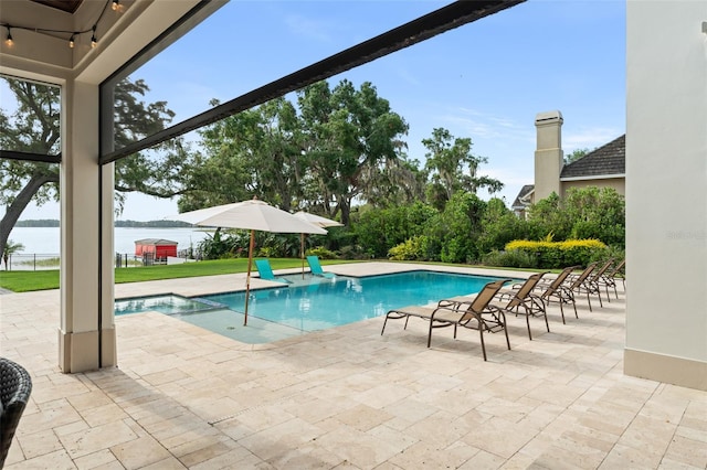 1455 Kelso Blvd, Windermere, FL 34786 - view of pool featuring a patio, a water view, and a pool with connected hot tub