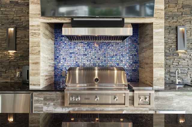 1455 Kelso Blvd, Windermere, FL 34786 - kitchen featuring a sink, tasteful backsplash, fridge, and exhaust hood
