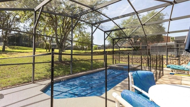 2805 Lido Key Ct, Kissimmee, FL 34747 - view of swimming pool featuring glass enclosure, a pool with connected hot tub, and a patio