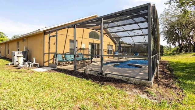 2805 Lido Key Ct, Kissimmee, FL 34747 - rear view of house with stucco siding, a patio area, an outdoor pool, a yard, and glass enclosure
