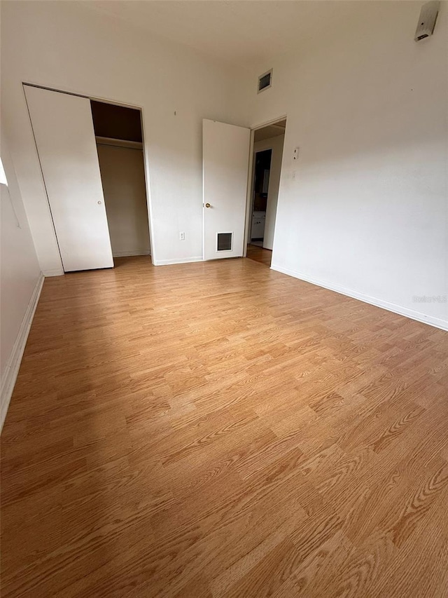 6615 Beamer Way, Orlando, FL 32807 - unfurnished bedroom featuring baseboards, light wood-type flooring, and a closet
