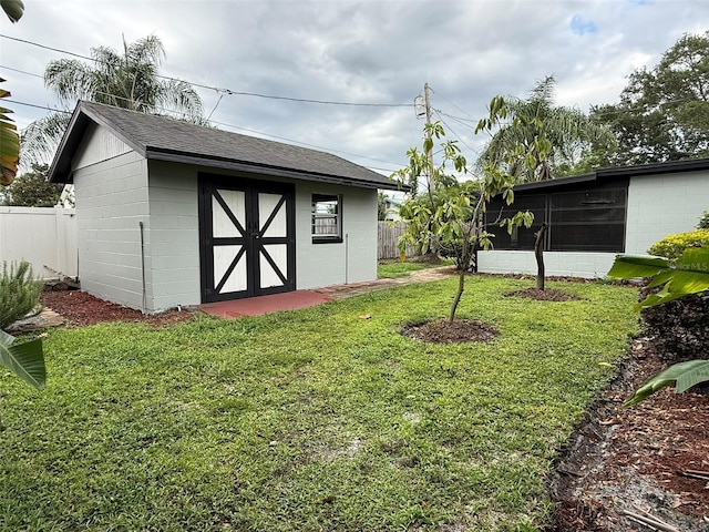 6615 Beamer Way, Orlando, FL 32807 - view of shed featuring a sunroom