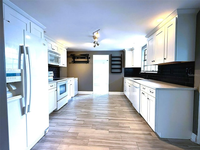 6615 Beamer Way, Orlando, FL 32807 - kitchen featuring white appliances, a sink, decorative backsplash, baseboards, and light countertops