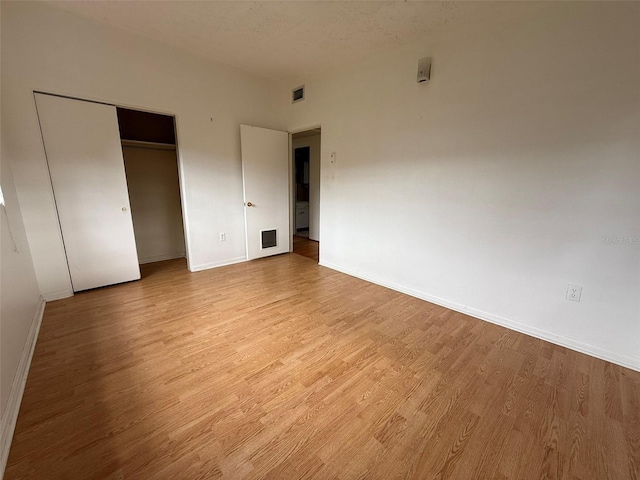 6615 Beamer Way, Orlando, FL 32807 - unfurnished bedroom with baseboards, light wood-style flooring, and a closet