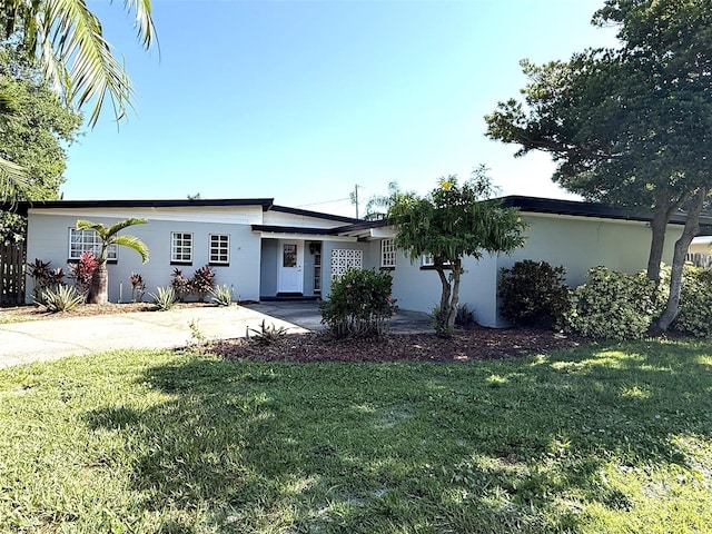 6615 Beamer Way, Orlando, FL 32807 - view of front facade featuring a front lawn and concrete driveway