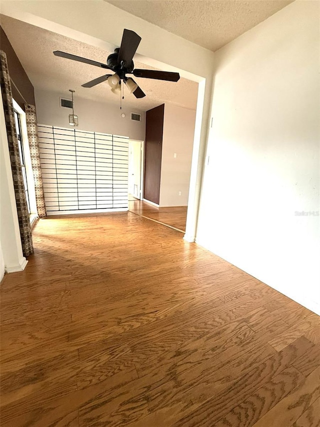 6615 Beamer Way, Orlando, FL 32807 - unfurnished room featuring a textured ceiling, ceiling fan, and wood finished floors