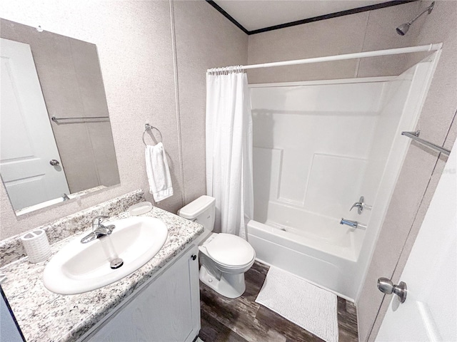 3790 NW 4th Ave, Okeechobee, FL 34972 - bathroom featuring wood finished floors, shower / bath combo with shower curtain, toilet, and vanity