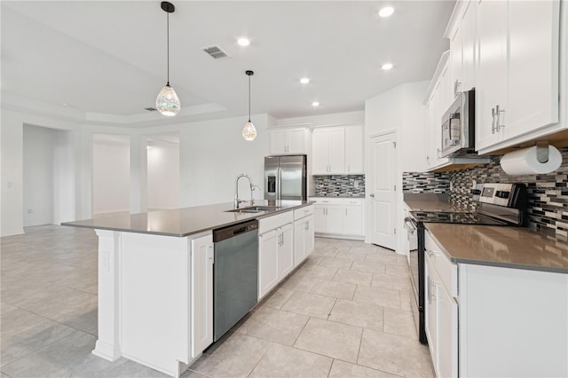 6139 Claystone Way, Mount Dora, FL 32757 - kitchen featuring appliances with stainless steel finishes, a sink, dark countertops, backsplash, and a kitchen island with sink
