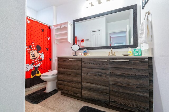 109 Kenny Blvd, Haines City, FL 33844 - full bath featuring vanity, tile patterned flooring, toilet, and a shower with shower curtain