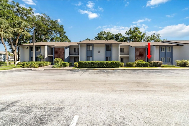 6 Escondido Cir Unit 55, Altamonte Springs, FL 32701 - view of front facade featuring uncovered parking, stucco siding, and a residential view