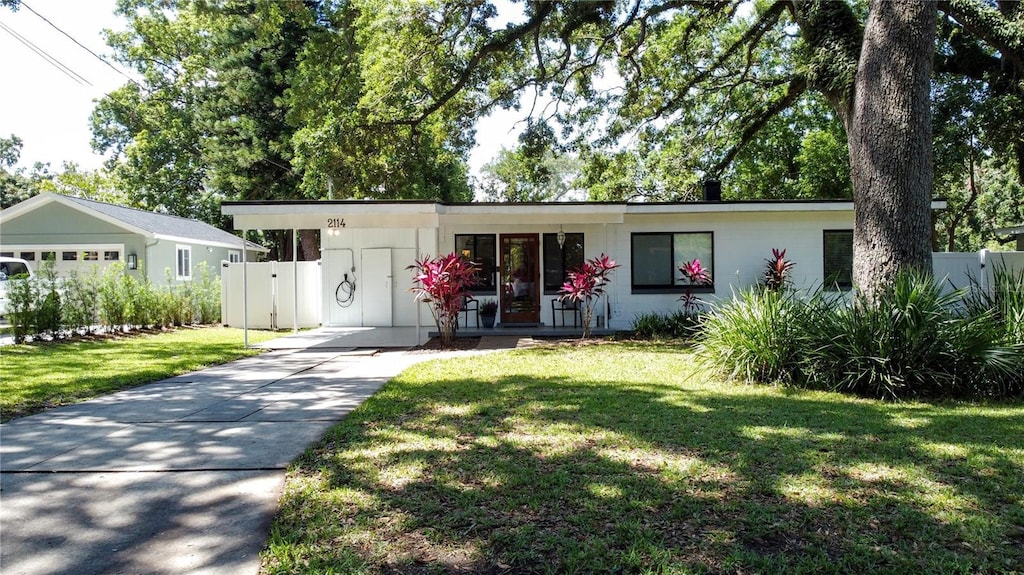 view of front facade featuring driveway and a gate