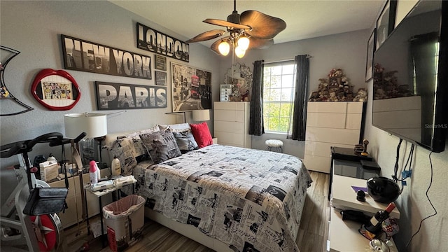 bedroom featuring wood finished floors and a ceiling fan