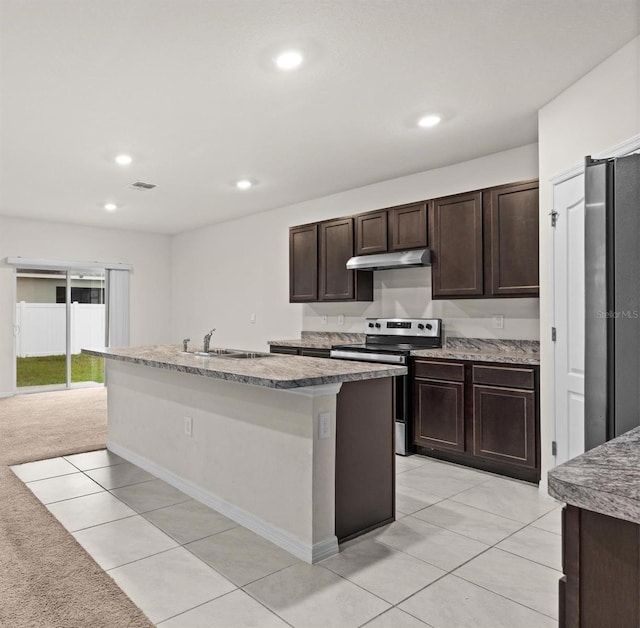 979 Sun Burst Rd, Winter Haven, FL 33880 - kitchen featuring stainless steel appliances, a sink, under cabinet range hood, dark brown cabinets, and a kitchen island with sink