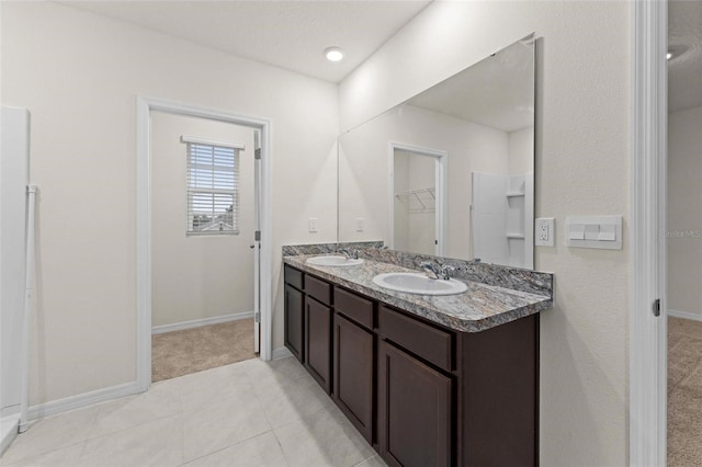 979 Sun Burst Rd, Winter Haven, FL 33880 - full bath with double vanity, baseboards, and a spacious closet