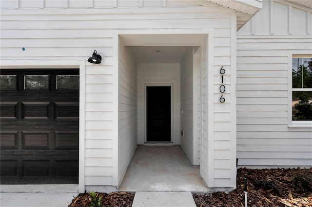 6106 SW 127 Avenue Rd, Ocala, FL 34481 - doorway to property with a garage