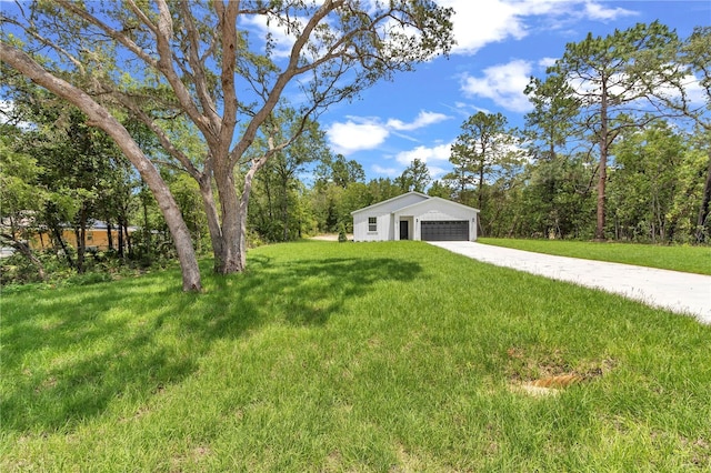 13101 SW 85th Pl, Dunnellon, FL 34432 - view of green lawn with a garage