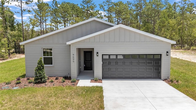 9695 SW 125 Court Rd, Dunnellon, FL 34432 - view of front facade with a front yard, board and batten siding, driveway, and an attached garage