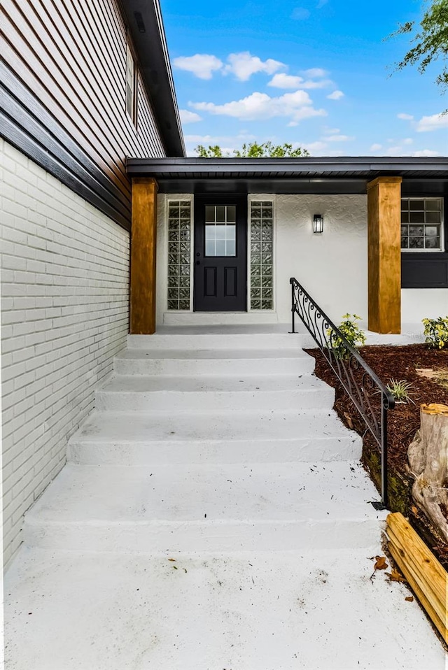 7085 Willowwood St, Orlando, FL 32818 - entrance to property featuring stucco siding