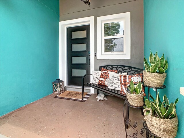 view of exterior entry featuring stucco siding