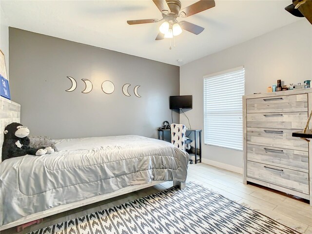 bedroom featuring ceiling fan