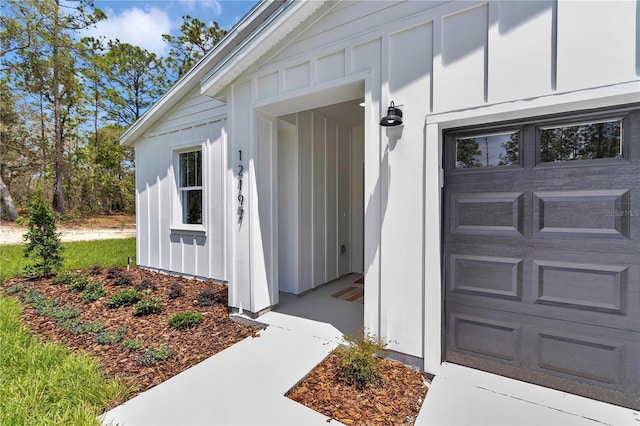 12197 SW 76th Ln, Dunnellon, FL 34432 - entrance to property with board and batten siding and a garage