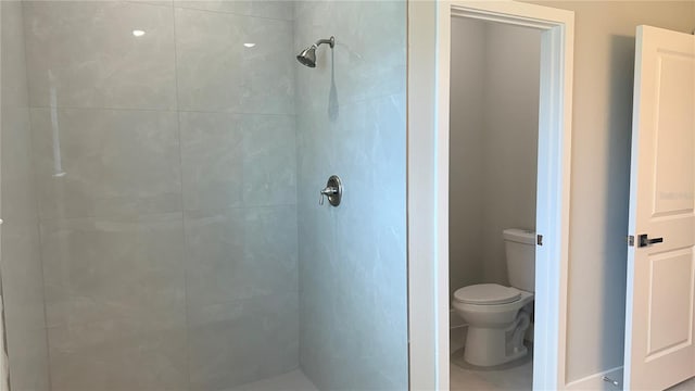 475 Marion Oaks Mnr, Ocala, FL 34473 - full bathroom featuring toilet, a tile shower, and baseboards