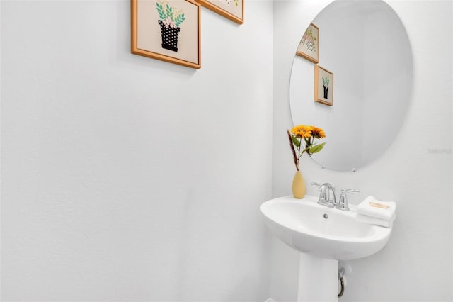 1615 Sanibel Dr, Davenport, FL 33896 - bathroom with a sink